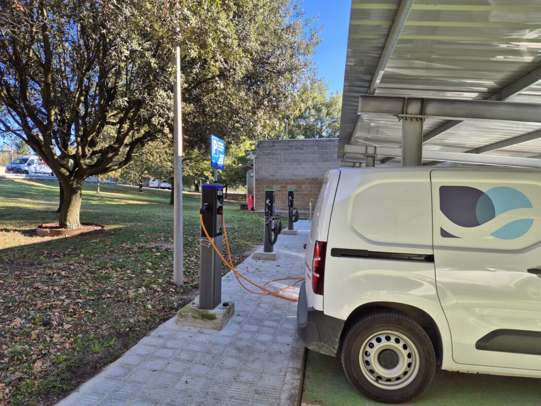 Punts de càrrega de vehicles elèctrics a l'EDAR Vic